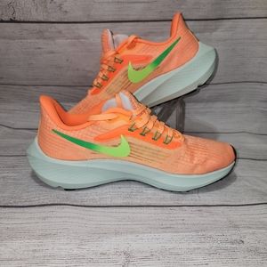 Nike Air Zoom Pegasus 39 Peach Cream Ghost Green DH4072-800 size 7